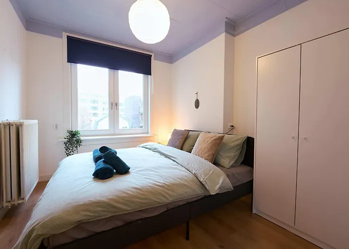 Above Lively Bar In Busy Street 4 *