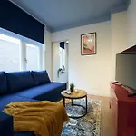 Apartman Above Lively Bar In Busy Street 4