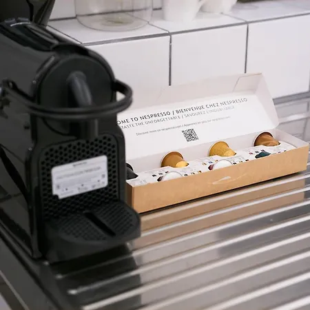 Apartament Above Lively Bar In Busy Street 4