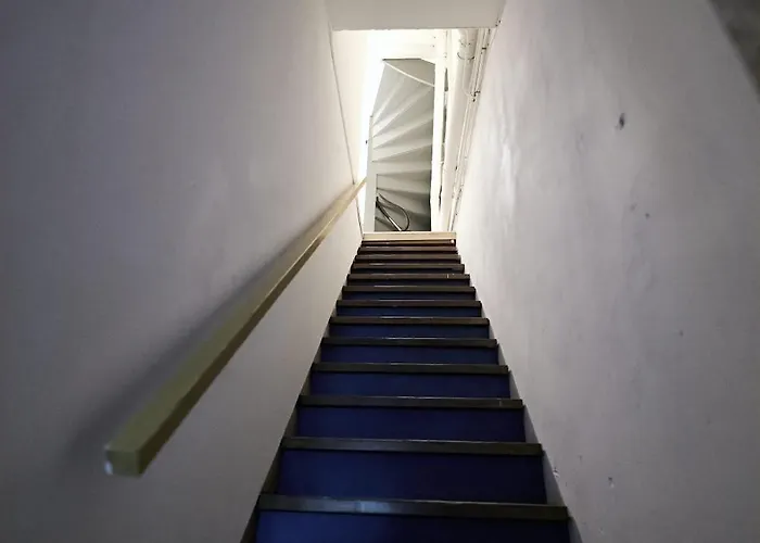 Above Lively Bar In Busy Street 4 Apartament