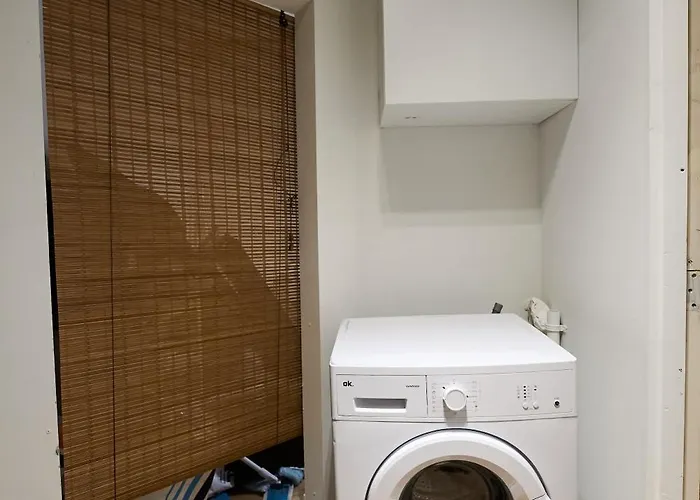 Above Lively Bar In Busy Street 4 Apartament *