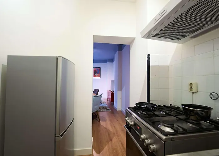 Above Lively Bar In Busy Street 4 Apartament