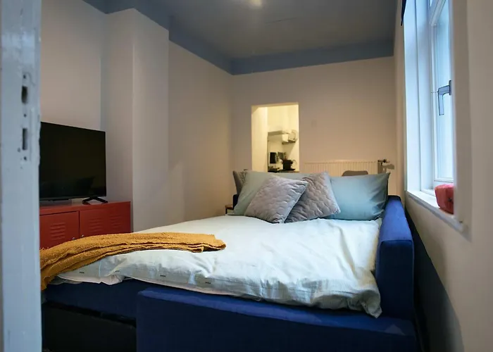 Above Lively Bar In Busy Street 4 * Eindhoven