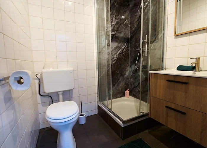 Above Lively Bar In Busy Street 4 * Eindhoven