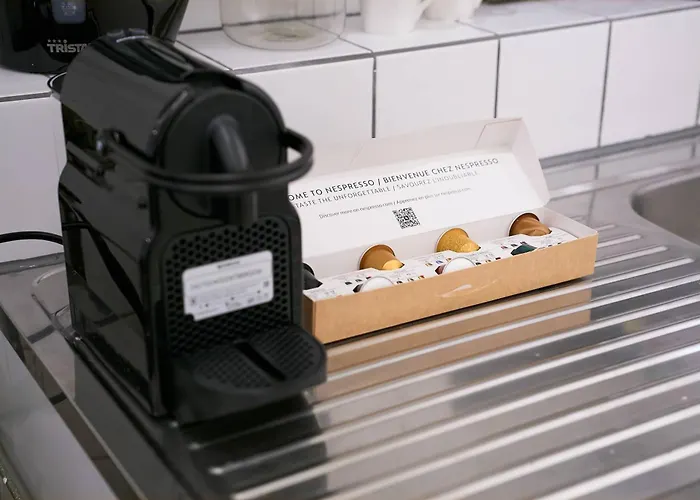 Apartment Above Lively Bar In Busy Street 4